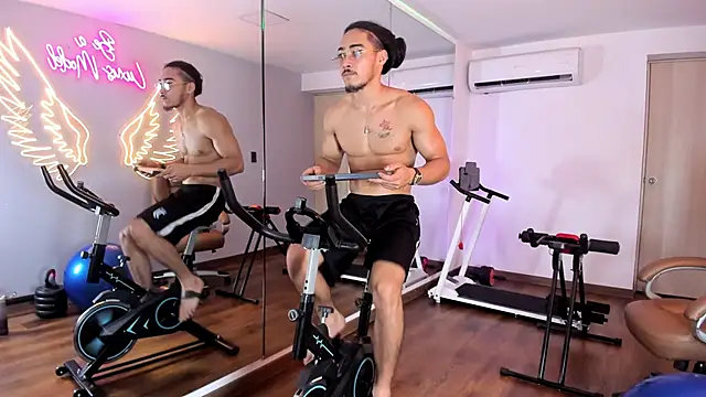 🚴🏻‍♂️💪🏻💦 - vidéo du modèle de showcams Maximo_Zahir
