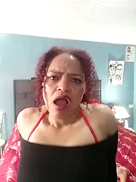 Ride a dildo in bed  priv－カメラキャストのValenttinaSex1の動画