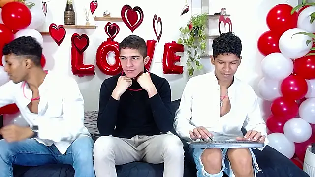 happy valentine among friends 💘🔥 - vídeo de la modelo de cam Interracial_Snow_Bunny