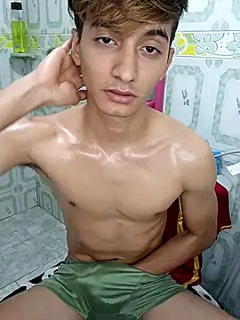 [8 Apr 17:52] Public Show Oil and a very hard cock - Vídeo de Andy_Kein, modelo de vídeos