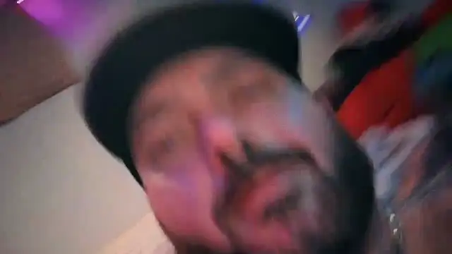 [30 Mar 23:55] Public Show – video od webkamerové modelky Tumblecockweed