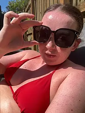 Topless Tanning Outside - video av Nova-Vixen cam-modell
