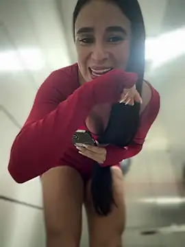 💦 playing in the bathroom at the mall 👀👀