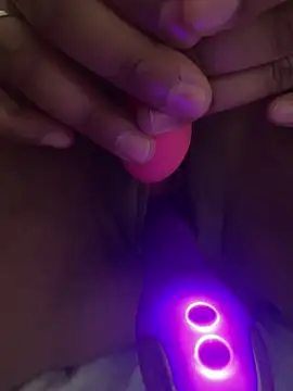 [25 Apr 19:33] Public Show– fountainblack kameramodell videója