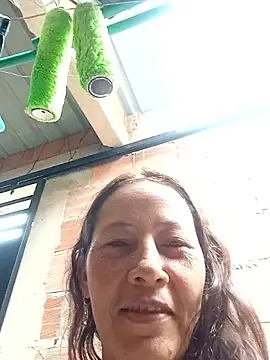 little pussy wet - video by Salome_69 cam model