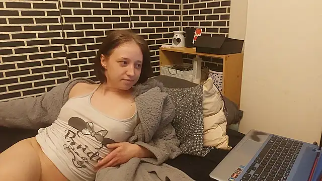 Spatprovoke Vault 06 - відео від вебкаммоделі Spatgirl