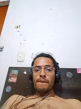 [5 Jan 14:54] Public Show - vidéo du modèle de showcams Yojtas