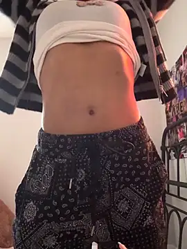 Showing off my body and playing with my pussy😩-カメラキャストのTamiii420の動画