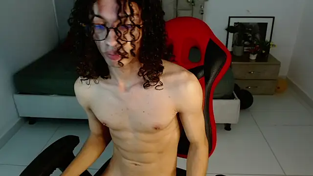 [9 Jan 19:41] playing with my cock and show feet - відео від вебкаммоделі Axel_fox77