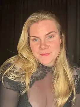 Boob Massage and Dildo Blowjob – видео вебкам-модели SexyBlondJoanna