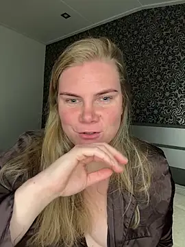 Look at my biig boobs - video by SexyBlondJoanna cam model