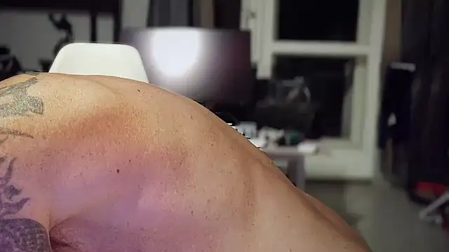 [20 Feb 04:03] Public Show - clip cu BrodateBydle1993 model videochat