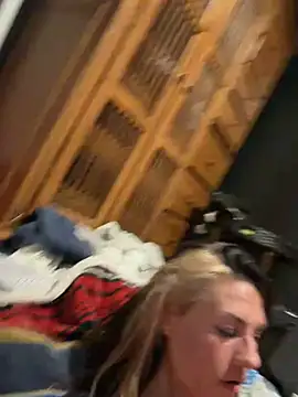 Make up sex. Was gone 2 days - video by tastemecaroline cam model