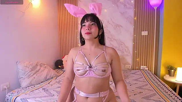 Bunny girl are so horny – видео вебкам-модели Lili_moore