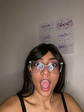 Mis deditos 🤤 que me pongo ASS+PUSSY😈🔥 - video by SOL_BITTTCH cam model