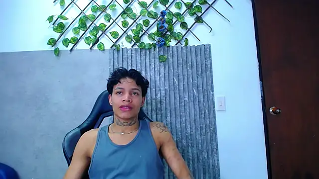 play with me - video by Dogan_Renzo0 cam model