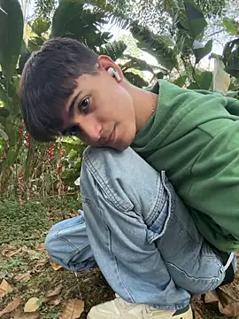 Show ass outdoors in the Mountains – video od webkamerové modelky Naim_TheKing