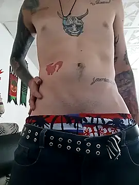 [21 Apr 12:46] Public Show - video by blackninja66 cam model