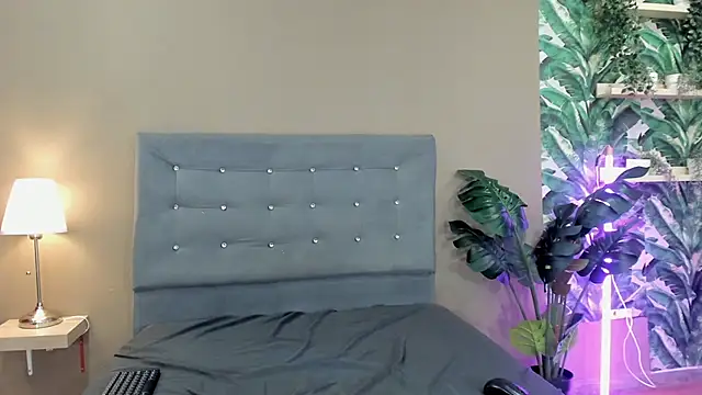 Erotic parade with BIGBOOBS - فيديو من Kylievega_ موديل الكام