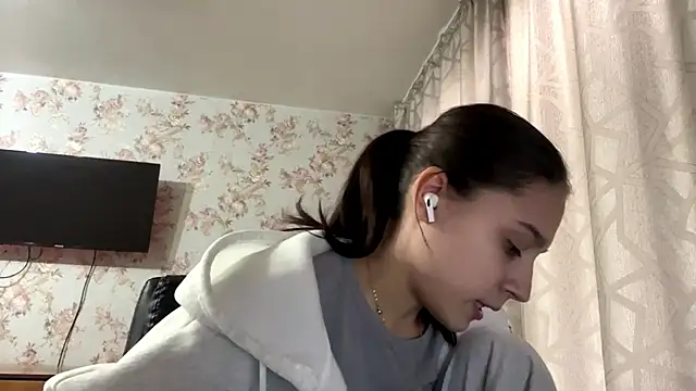 [10 Apr 16:09] The show with my feet - clip cu PagedLard model videochat