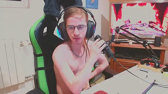 [26 Jan 22:04] Spy Show - clip cu YoungSebi model videochat