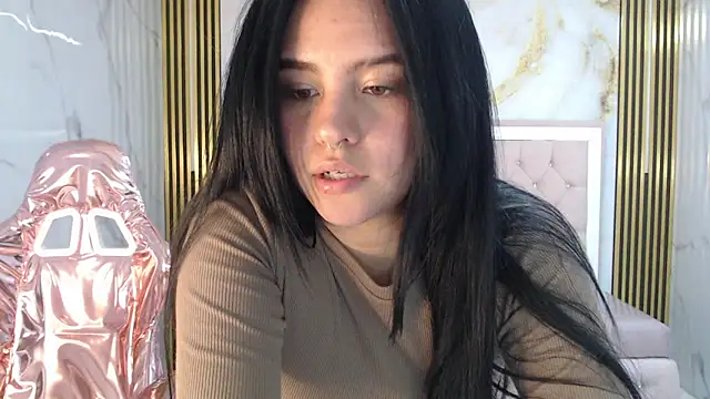 A SEXY GIRL PLAYING WITH HER CLITORIS 🔥🤤