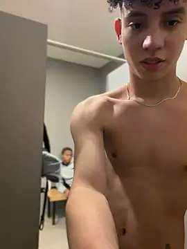 2 GUYS IN THE BATHROOM
