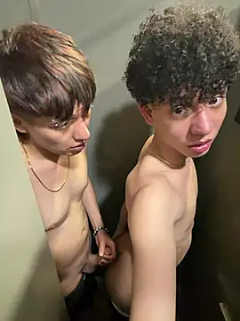 HOT BOY FUCK ME IN THE BATHROOM 🔥