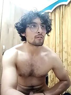 [11 Mar 00:44] Private Show – video modela na kameri Apolo_Men