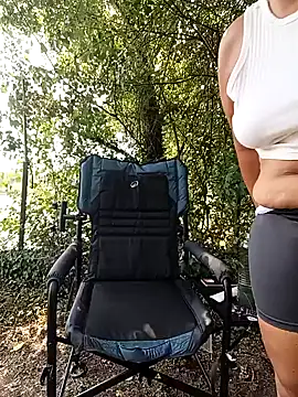 Le q à l'air au bord du lac