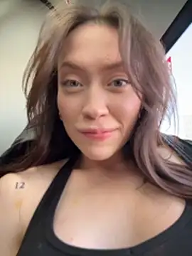 Sucking dildo head ^^