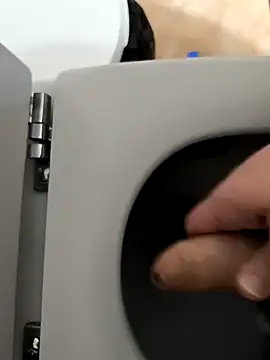 [9 Feb 19:44] Public Show - vídeo de la modelo de cam JMM1900