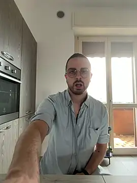 HUGE CUMSHOT Ticket Show - video của người mẫu cam ItalianAlex