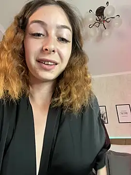 LITTLE BLACK DRESS+BLUE GLOVES+HEELS+LICKING HEELS+MASTURBATING PUSSY WITH A SHOE - วิดีโอโดย LynaFrost โมเดลแคม