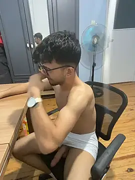 Crazy boy + and cum show - video av Alevderlerrs cam-modell
