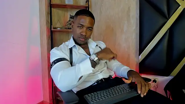 Big cum show – video modela na kameri LuccianoDaytona