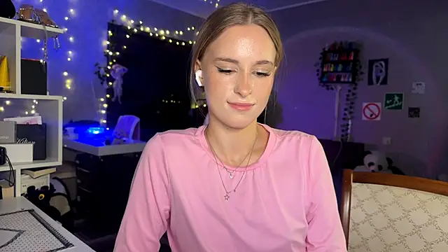 Naked strip dance and pussy - video amily_sunray kameramallilta