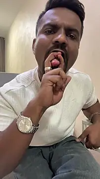 Licking pussy - відео від вебкаммоделі bhagihero