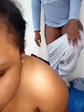[1 Jun 09:30] Private Show - vídeo de YummyBoobs_ modelo de câmara