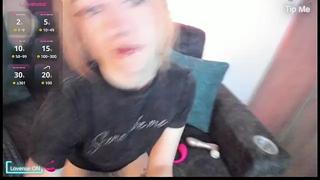 opening my pussy for you 💦