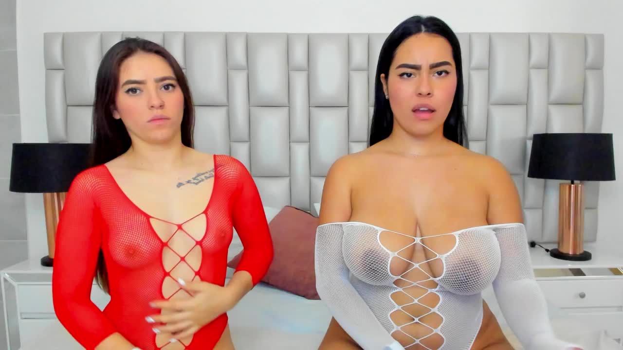 HOT AND HARD SCISSORS WITH FACESITTING - Vídeo de paola_katy_dicks, modelo de vídeos