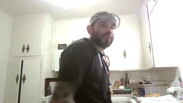 [23 Feb 21:43] Public Show late night snack - video by TheDaddio03 cam model