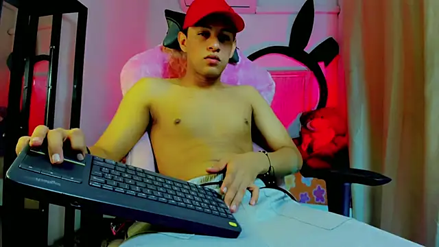 take off my pants and rub my cock [6 Apr 17:13] Public Show - vídeo de la modelo de cam Top_and_bottom