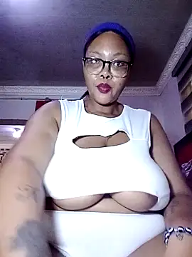 Fucking with dildo - video di ShantelBootyBoobs modella di cam