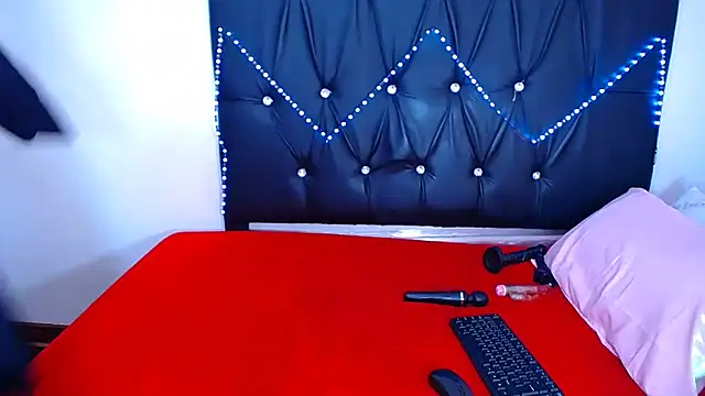 finger pussy and squit – video od webkamerové modelky MaturePrettyLady01