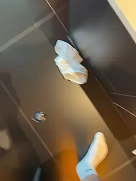 Größter Cumshot auf schwarze Fliesen und Socken 😈💦👑😝😝😝