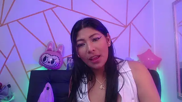 [25 Feb 03:56] Public Show - فيديو من yvanna__smith موديل الكام