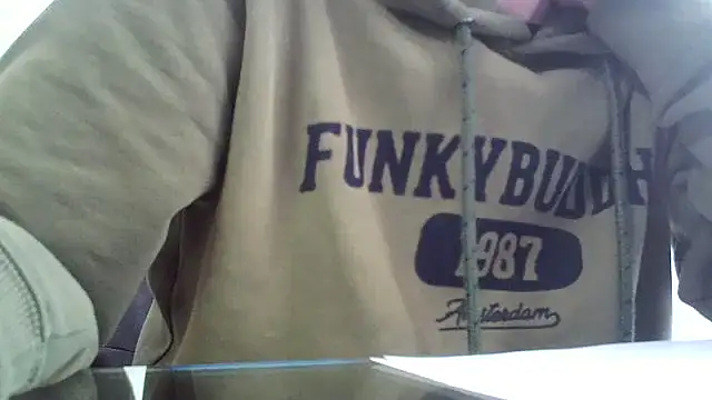 [5 Mar 11:55] Public Show - відео від вебкаммоделі truble78