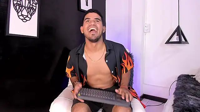 show 6 run in a row - video av Latins_on_fire cam-modell