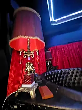 Hanging Out In The Lounge - video av PhoenixStarXO cam-modell